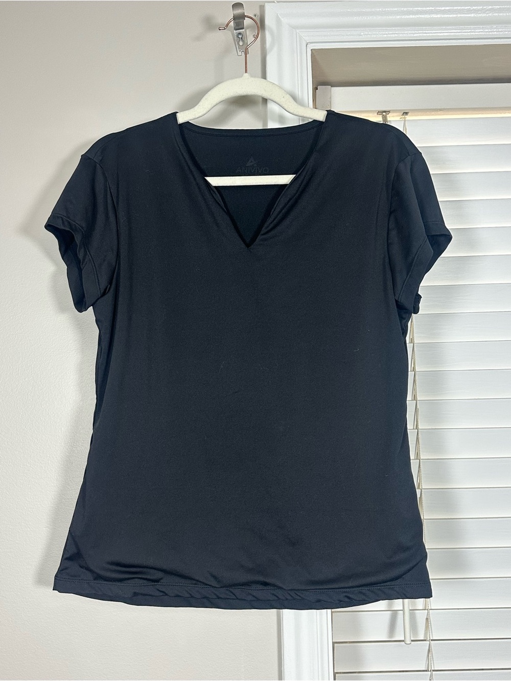 Women's Black curved V-Neck Short Sleeve Top